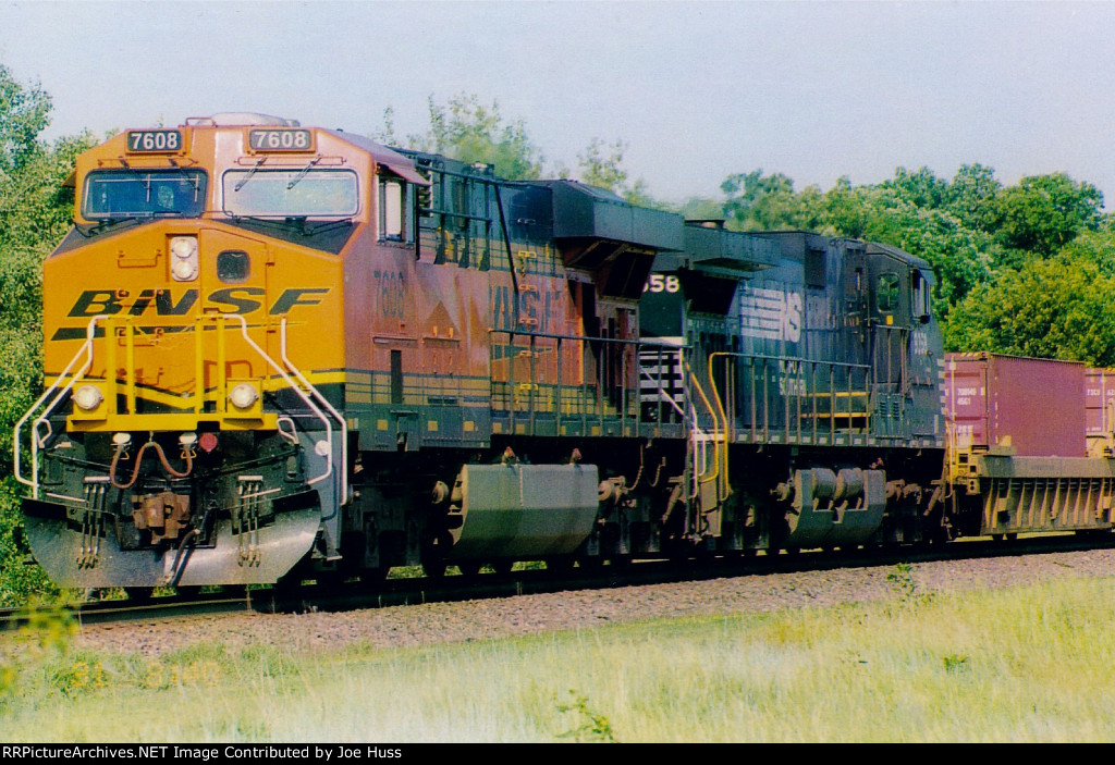 BNSF 7608 East